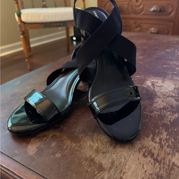 Anne Klein Patent/Fabric Sandals. Black Size 10. - Picture 2 of 8
